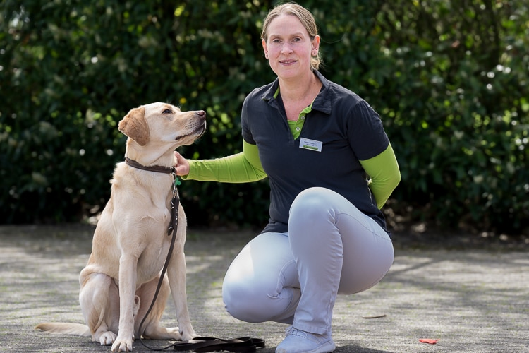Tierarztpraxis in Wulmstorf - Miriam mit Hund