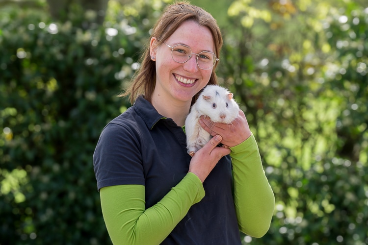 Tierarztpraxis in Wulmstorf - Swantje mit Kaninchen